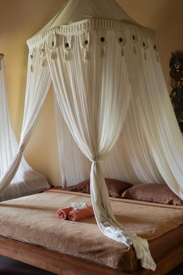 Yut'S Inn Flower Paradise Gili Gede Экстерьер фото